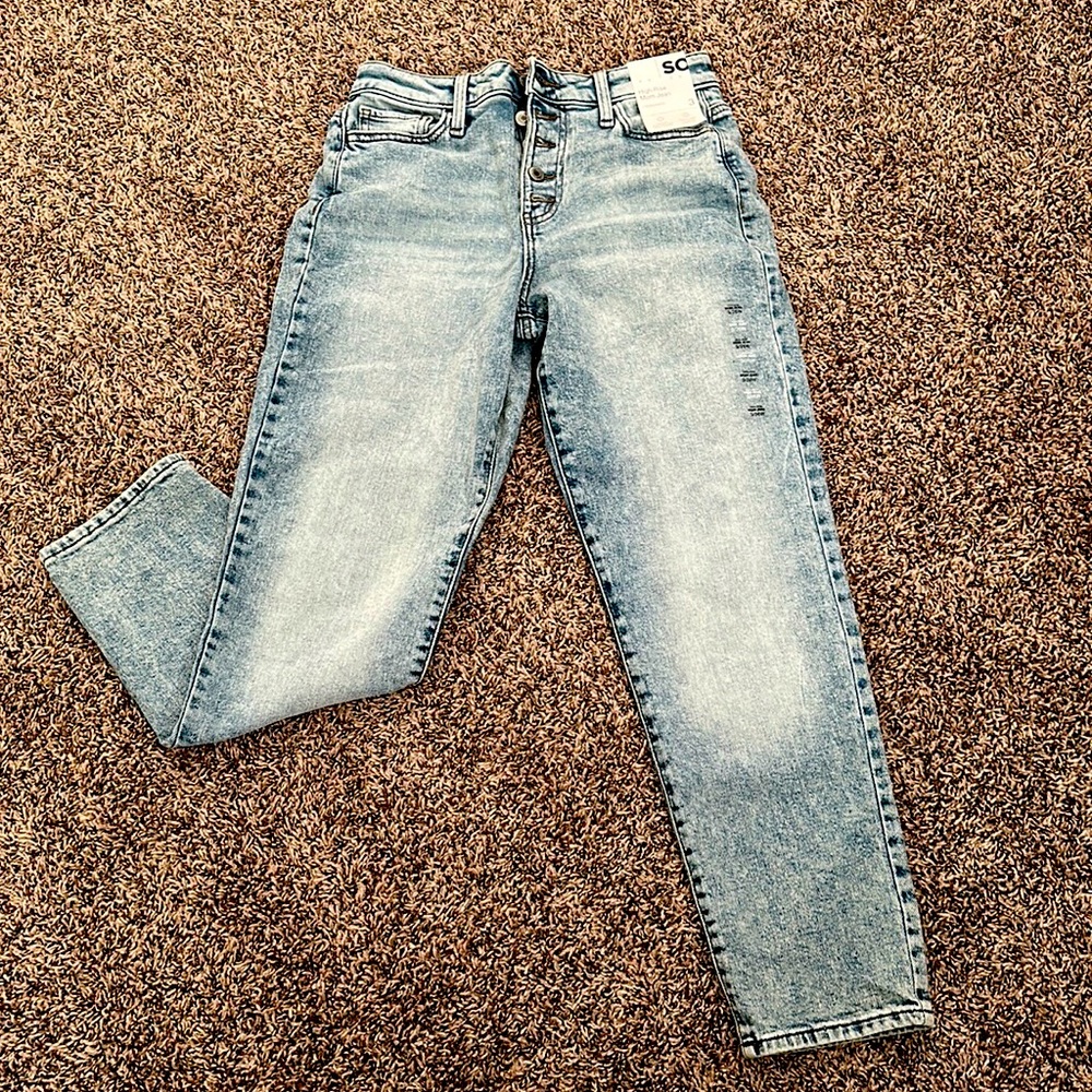 Juniors High Rise Mom Jeans